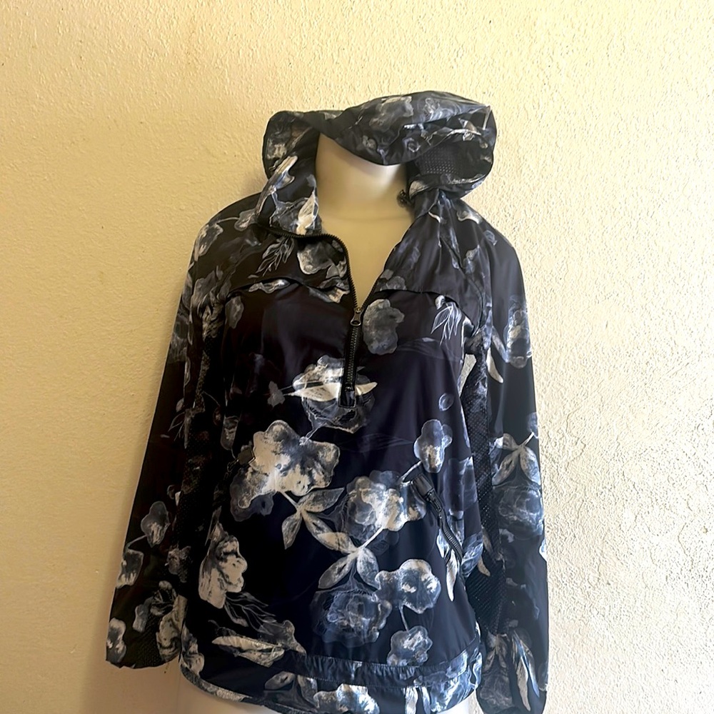 Lululemon windbreaker